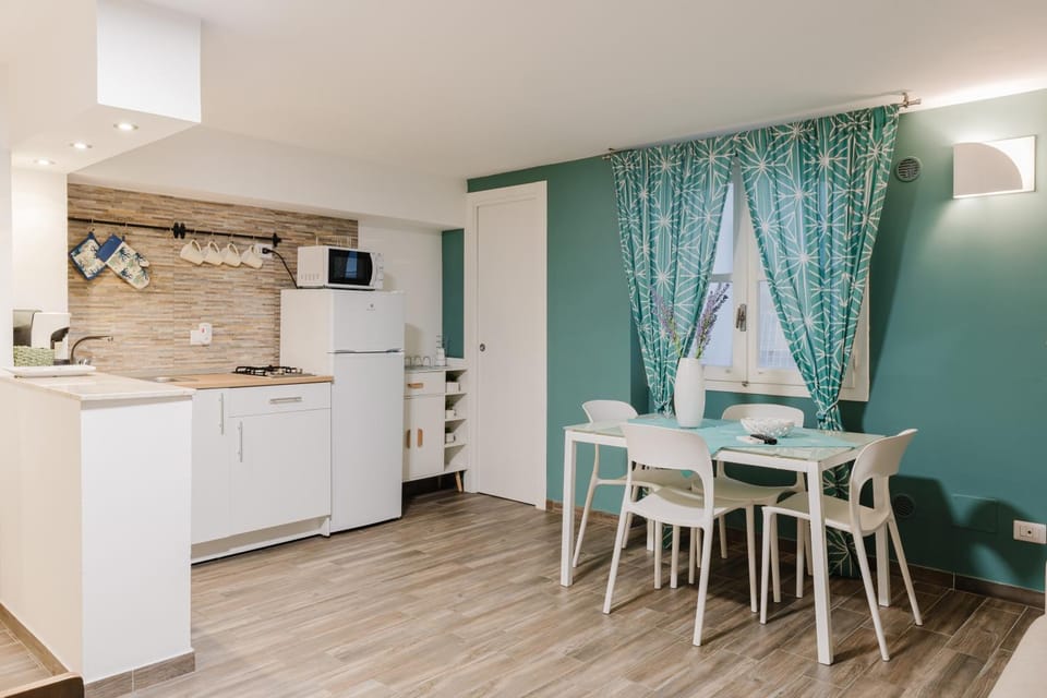 Property building, Kitchen or kitchenette, Living room