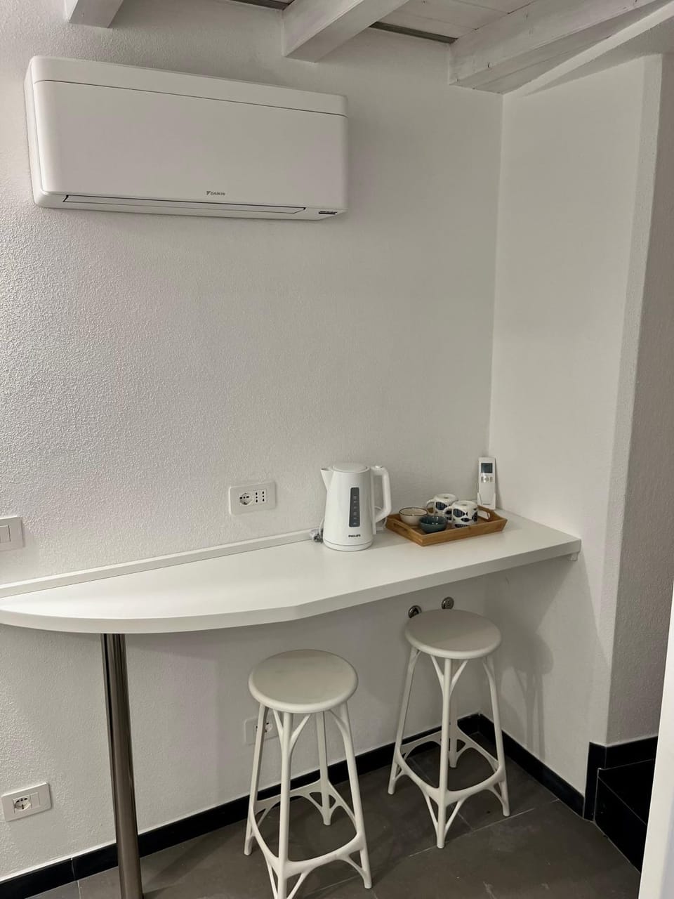 Coffee/tea facilities, air conditioner