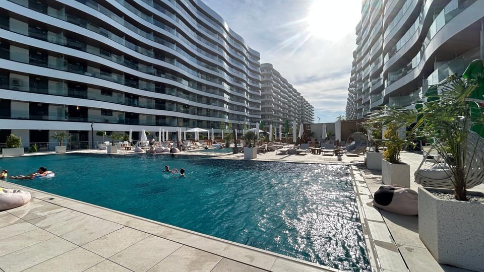 Delmar Premium Resort cu Piscina in Mamaia Nord Apartment in Constanta