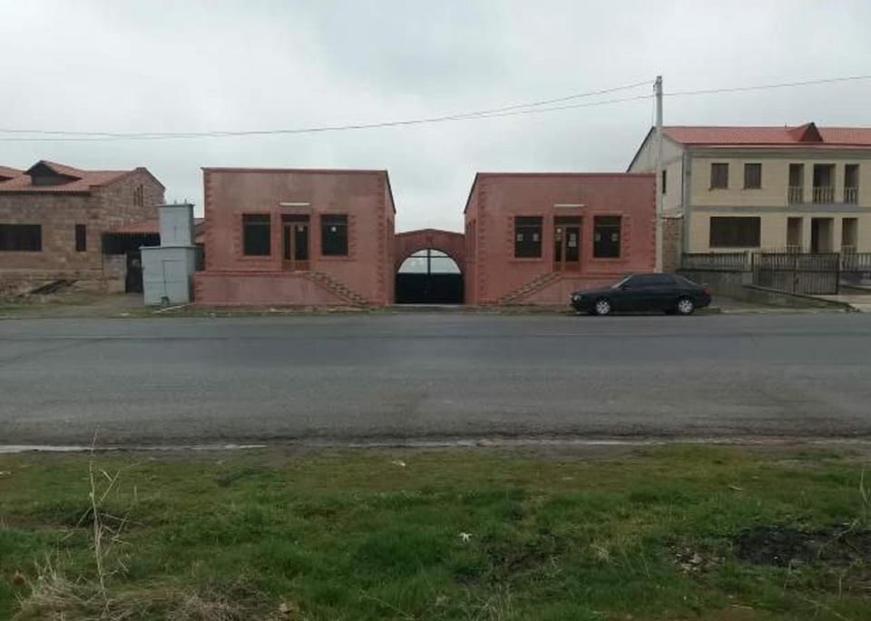 Property building, Day, Street view, Location, Parking