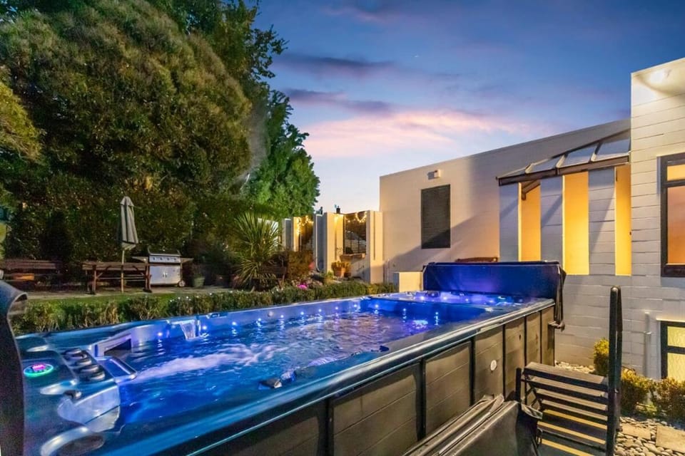 Beauty with Panoramic Views of Mount Pirongia House in Waikato