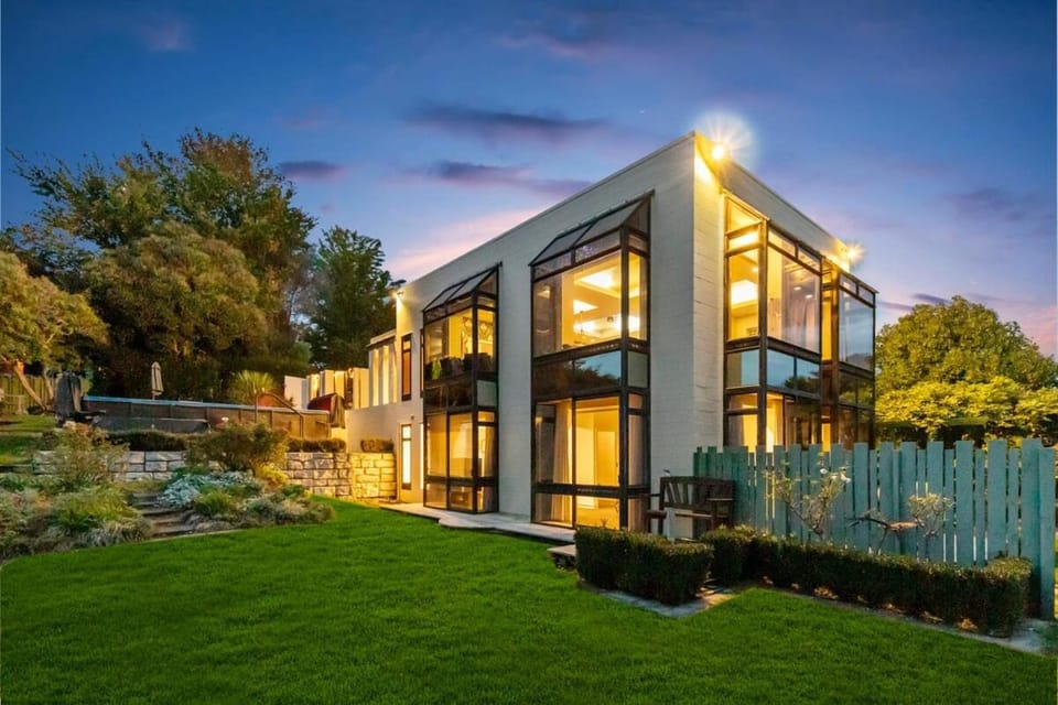 Beauty with Panoramic Views of Mount Pirongia House in Waikato