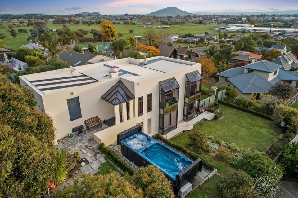 Beauty with Panoramic Views of Mount Pirongia House in Waikato