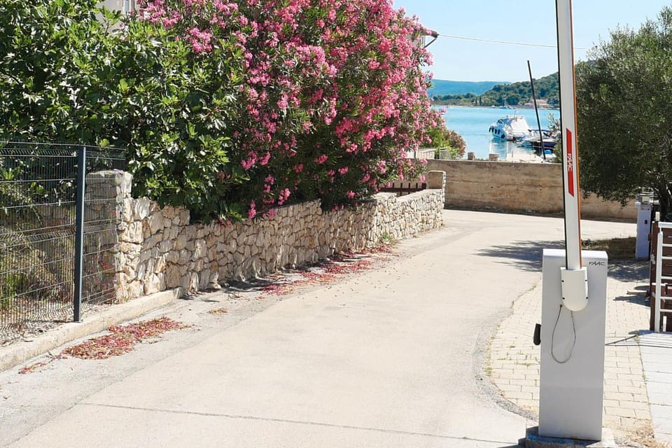 Murter - New apartment near Podvrske beach Apartment in Murter