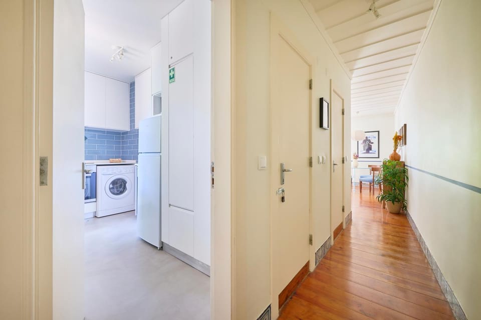 Kitchen or kitchenette, internet, oven, stove, washing machine, dryer, kitchen