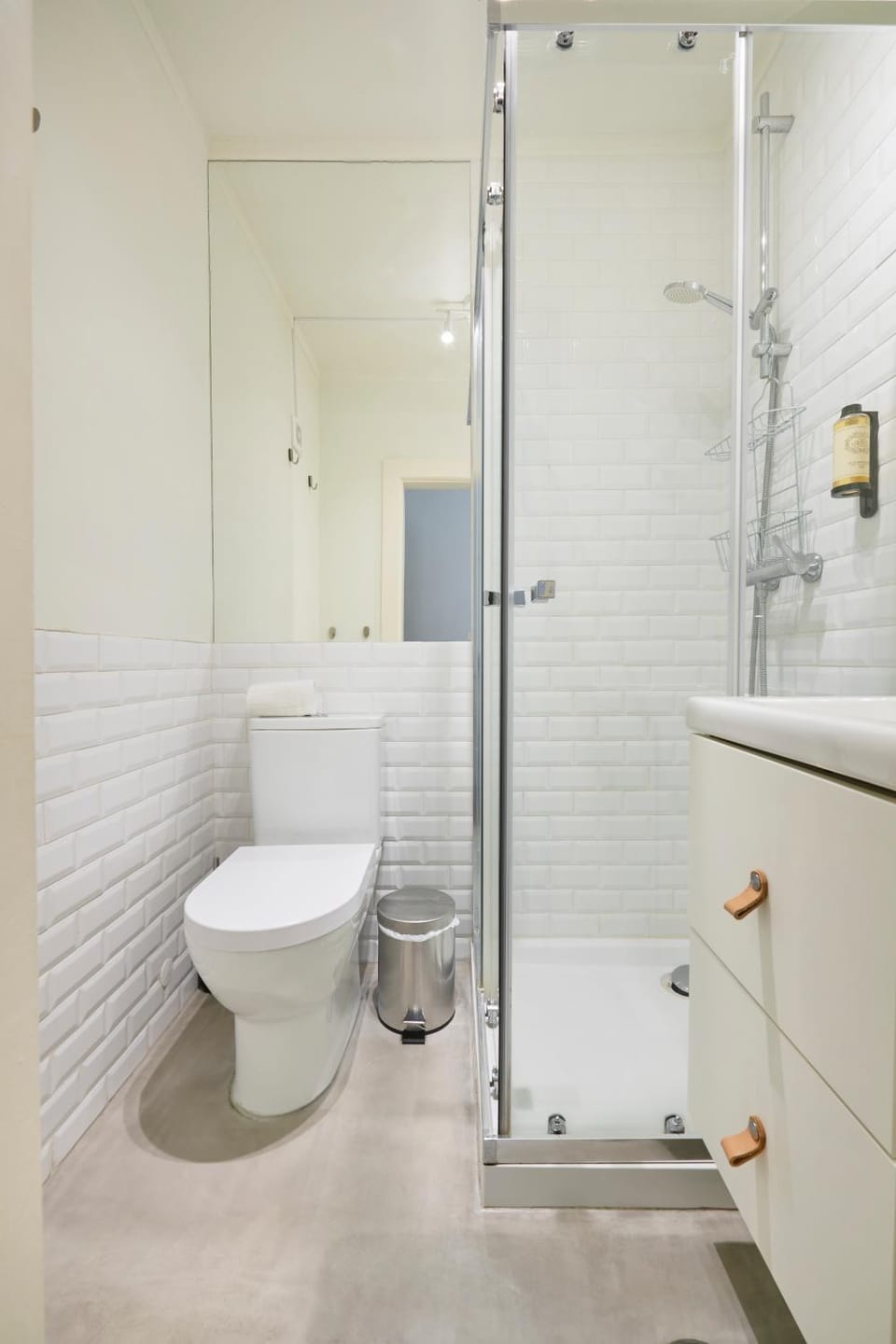 Shower, Toilet, Bathroom, hair dryier