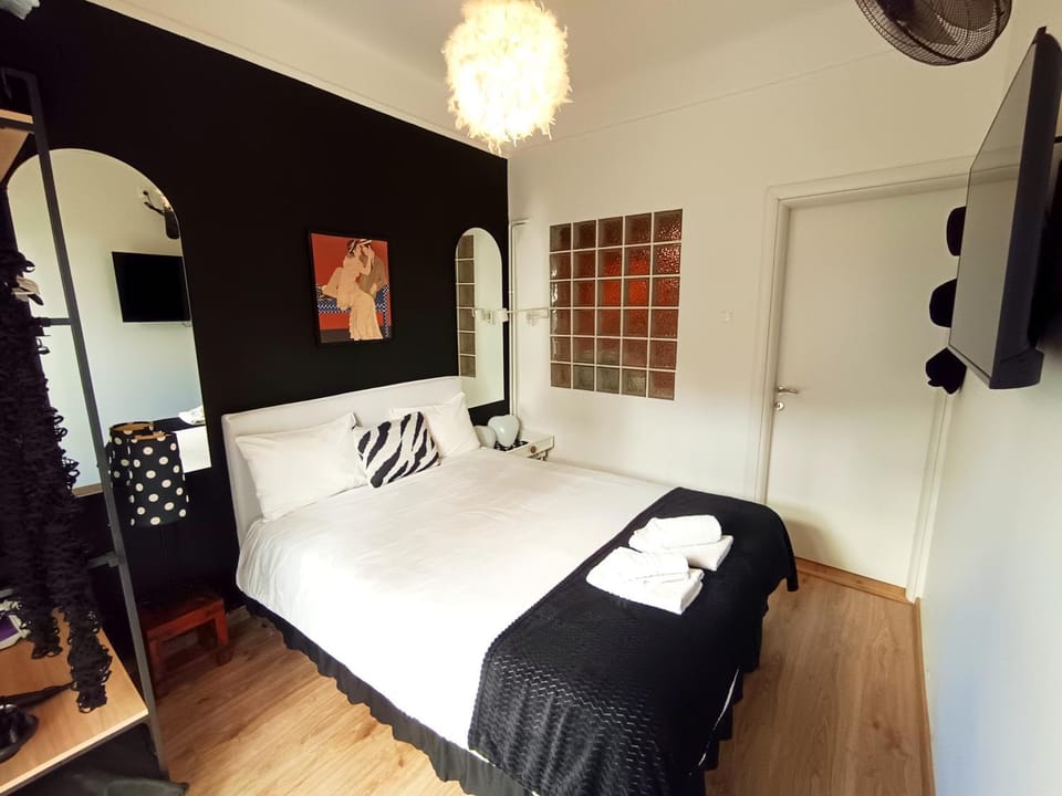 Bed, Bedroom, towels, wardrobe
