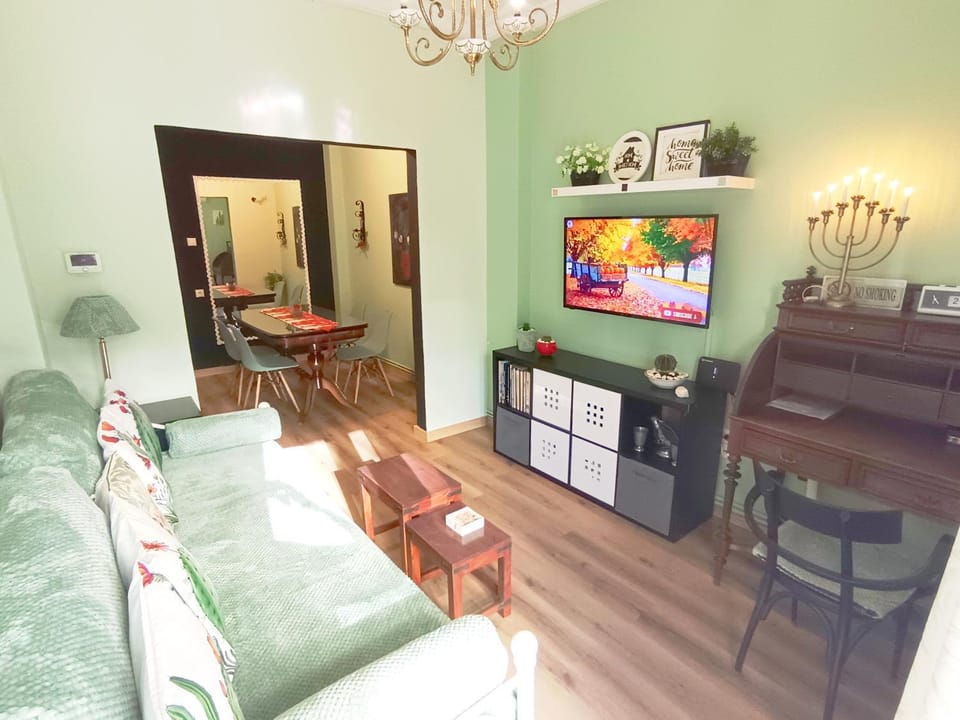 TV and multimedia, Living room, Dining area