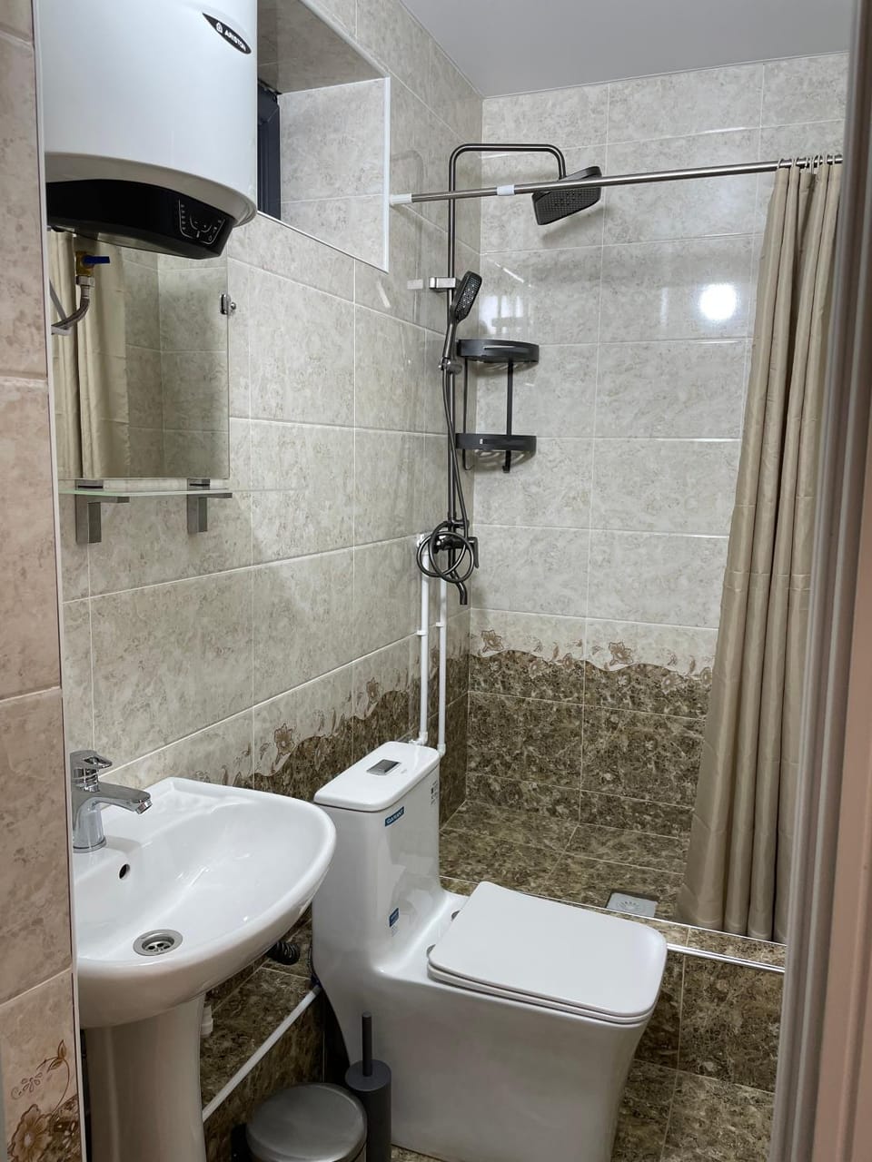 Shower, Toilet, towels