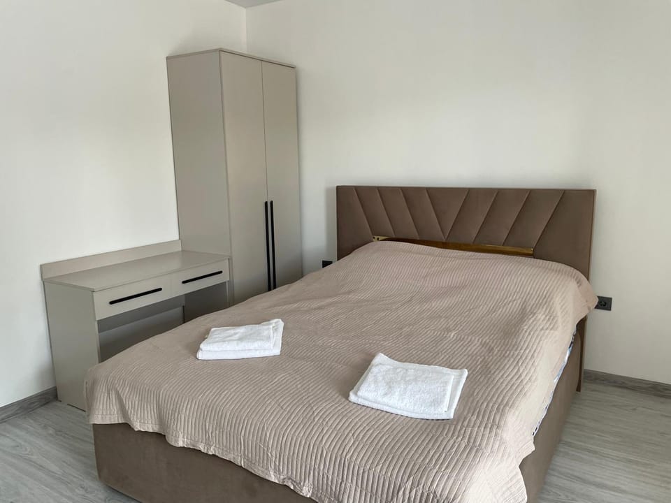 Bed, Photo of the whole room, wardrobe