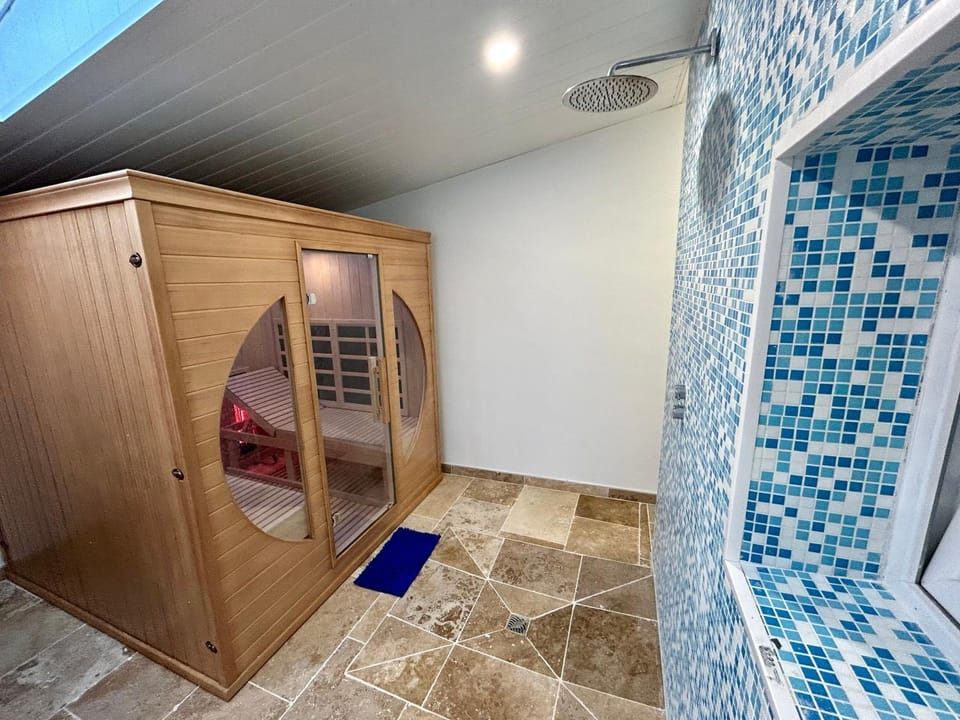 Sauna, Steam room, Bathroom