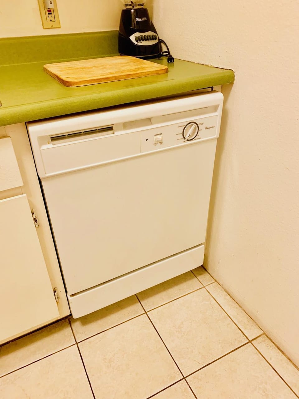 Kitchen or kitchenette, dishwasher