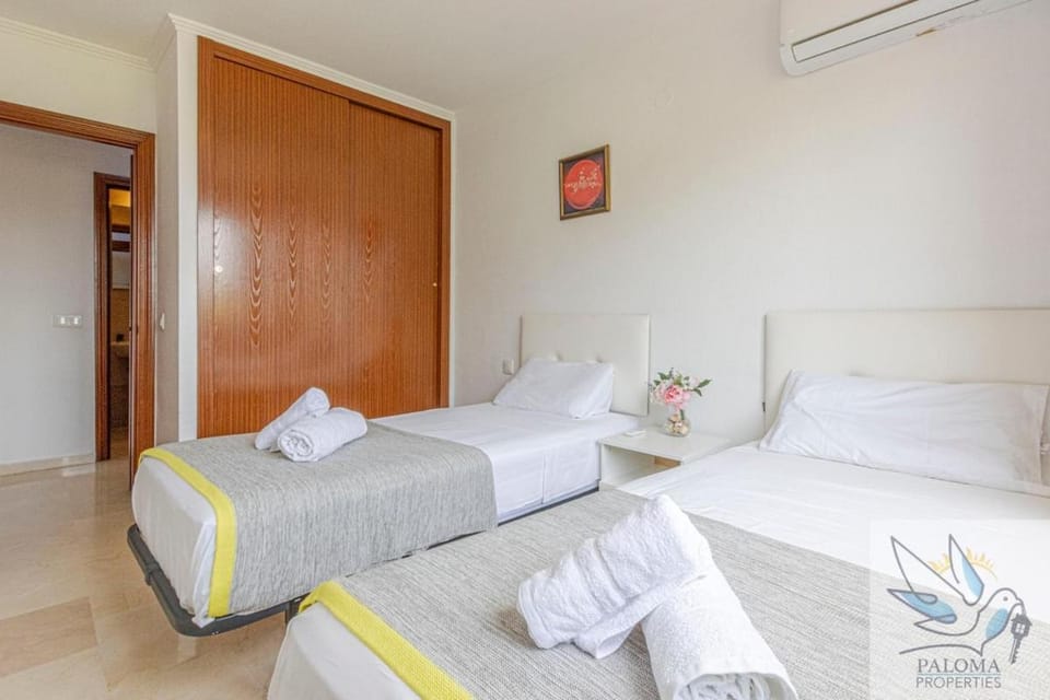 Wonderful Apt 2 BDR with pool and private parking Apartment in Benalmadena