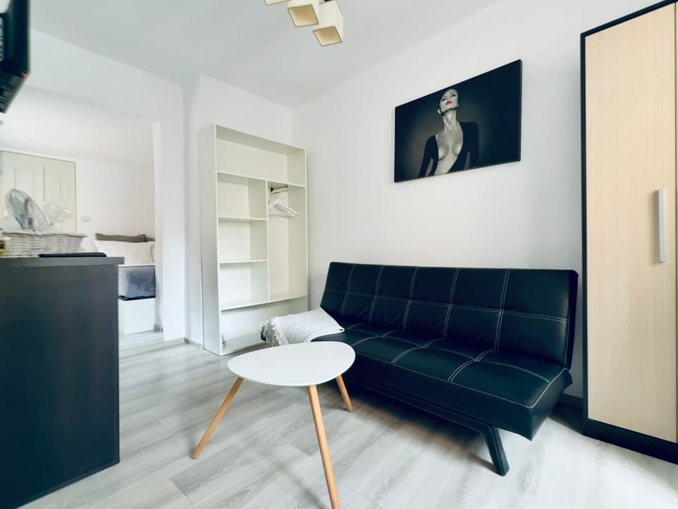 Seating area, Entertainment