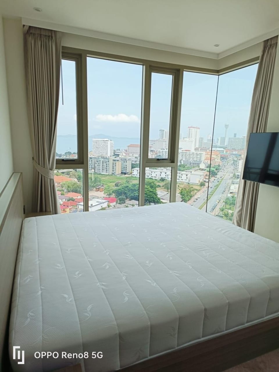 Jacuzzi Sea View Riviera Apartment in Pattaya City