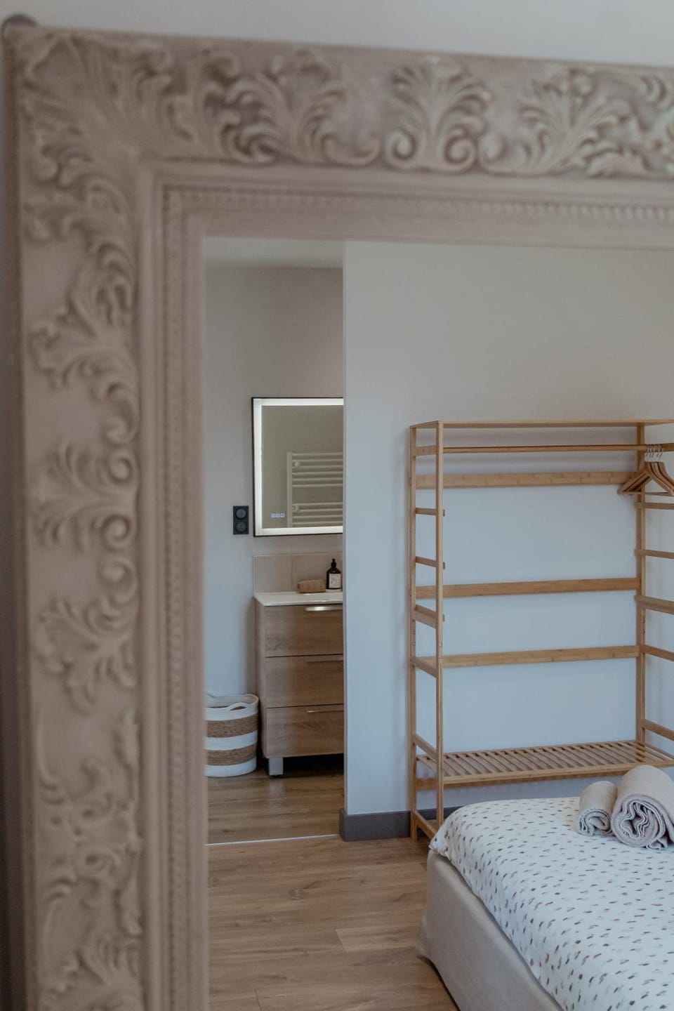Photo of the whole room, Bedroom