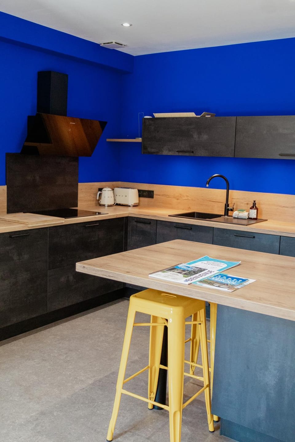 Kitchen or kitchenette, stove, stove, kitchen
