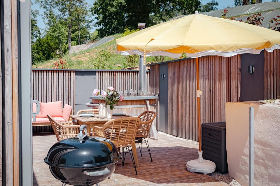 Patio, Day, BBQ facilities, Hot Spring Bath, Balcony/Terrace, Dining area, Open Air Bath