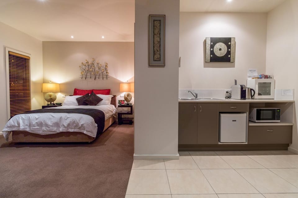 Kitchen or kitchenette, Bedroom, kitchen
