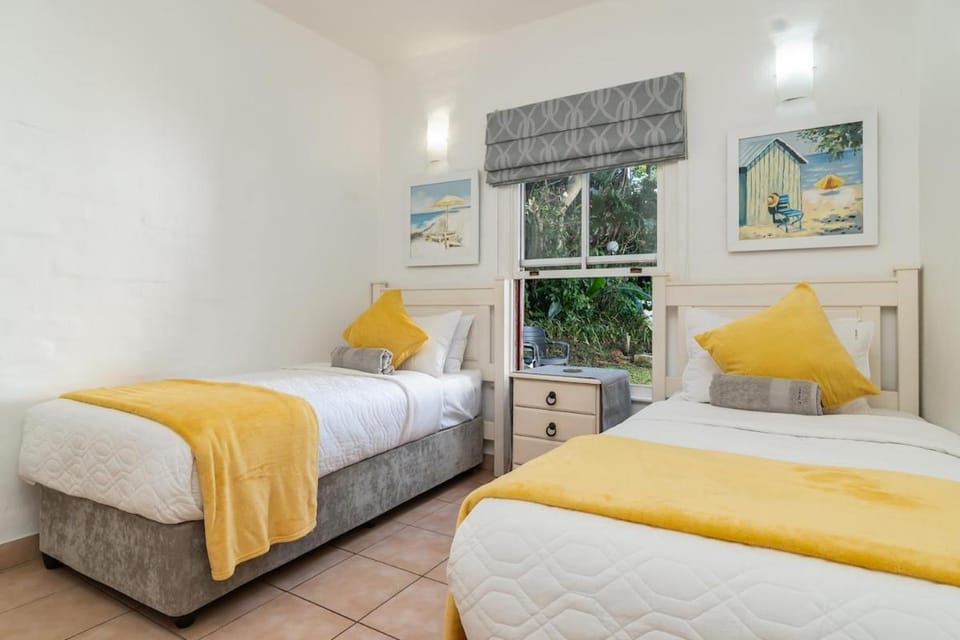 Relaxing Seaside Escape at 2 Perissa Apartment in Dolphin Coast