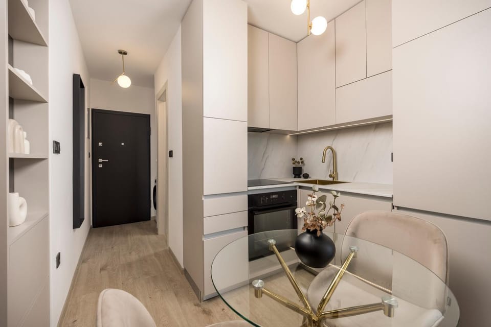 Kitchen or kitchenette, Dining area, stove