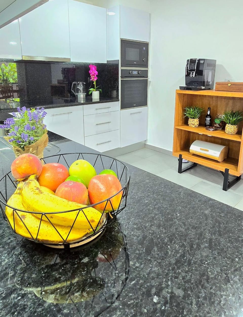 Kitchen or kitchenette, Food and drinks