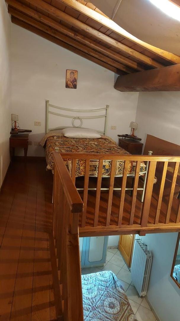 Bed, Photo of the whole room, Bedroom, bunk bed