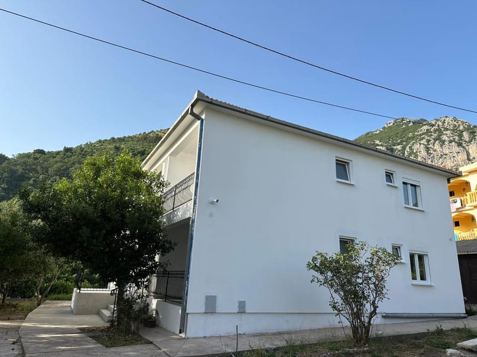 Apartmani Aki 5 Apartment in Montenegro