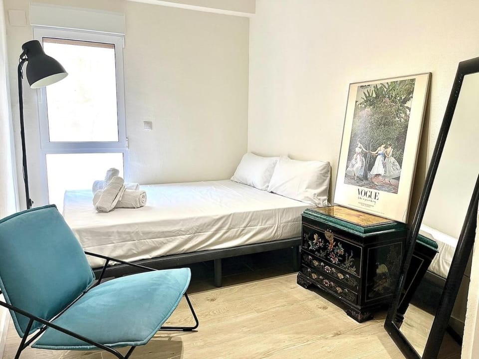 Bed, Photo of the whole room, Decorative detail, Bedroom