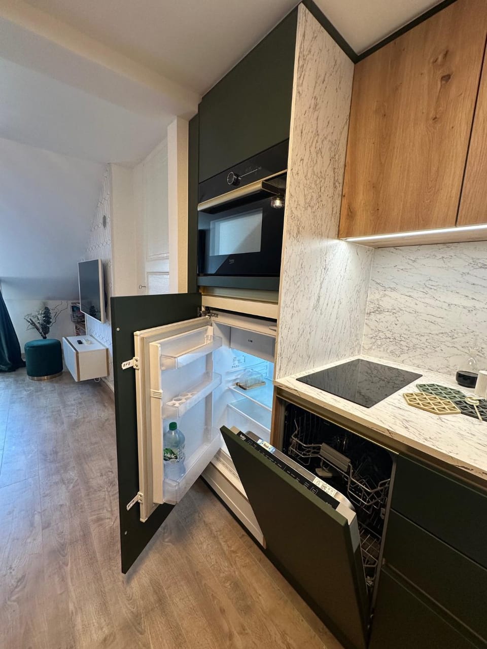 Kitchen or kitchenette, dishwasher, microwave, stove