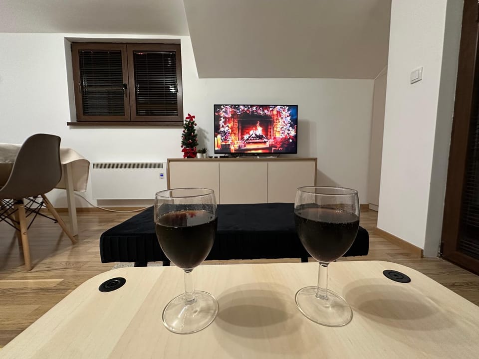 Living room, Dining area, Evening entertainment, Drinks