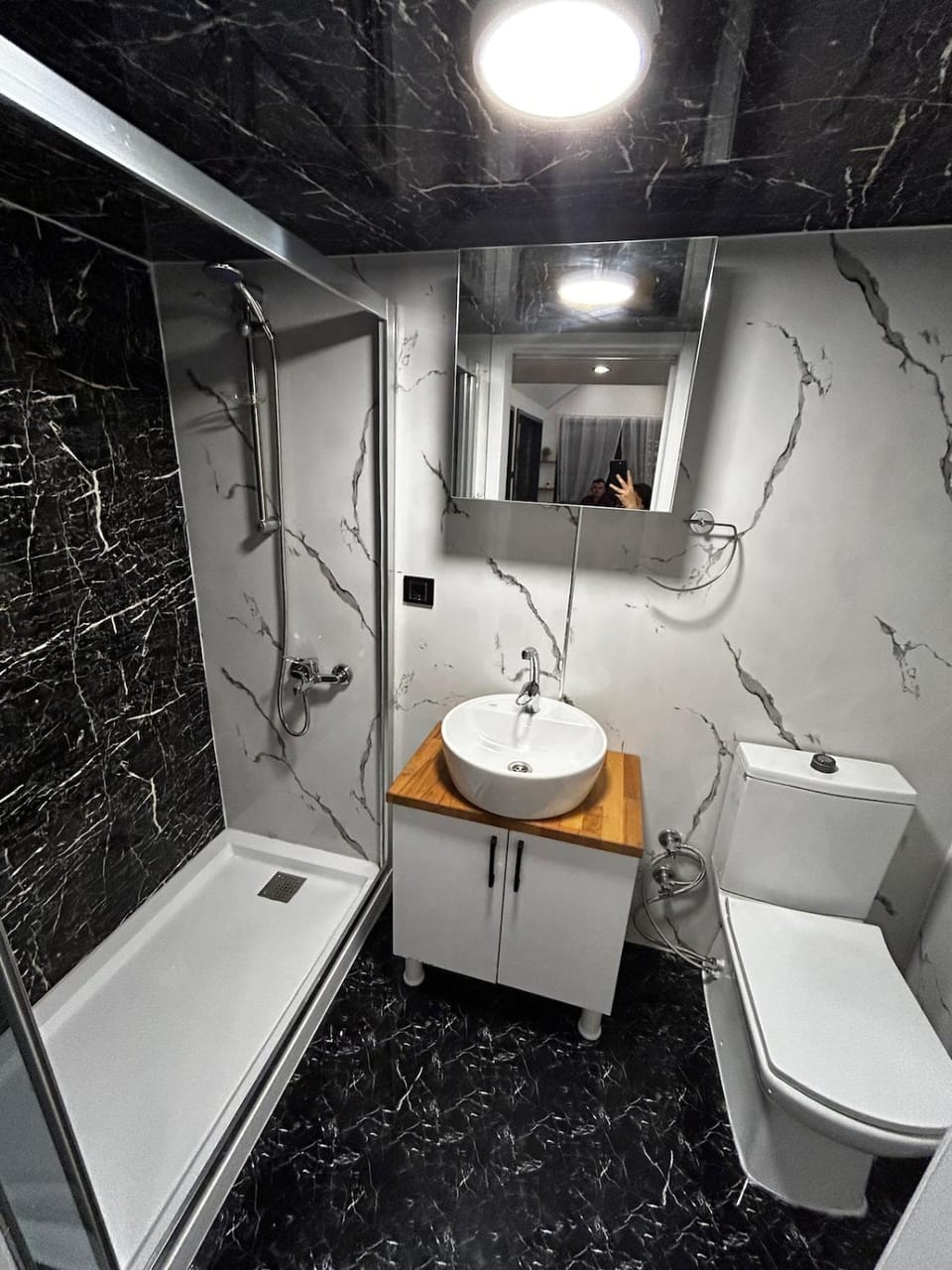 Shower, Toilet, Bathroom, towels