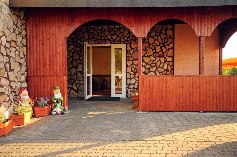 Facade/entrance