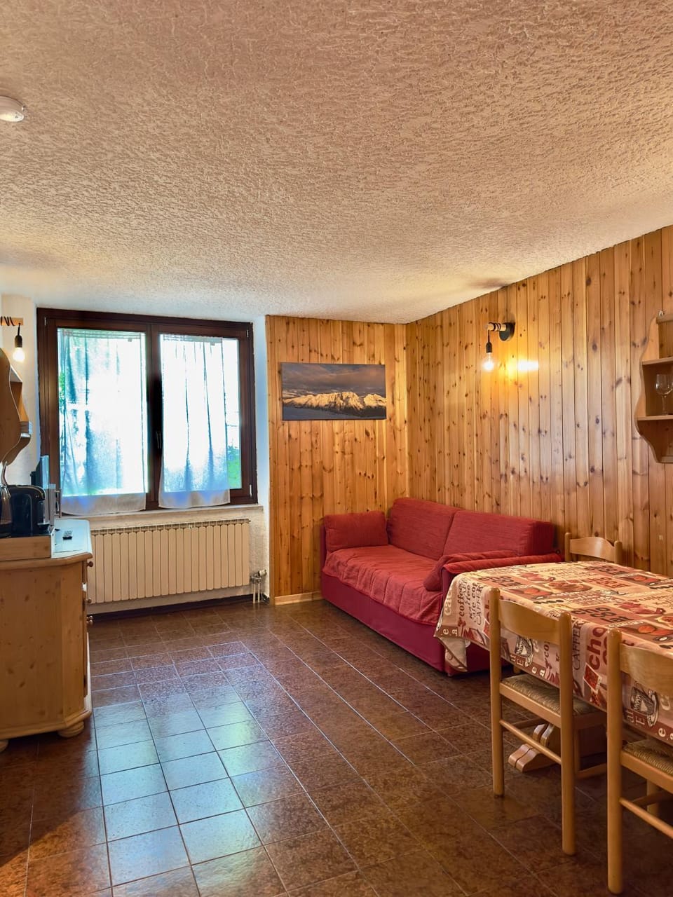 Living room, Seating area, Dining area, internet