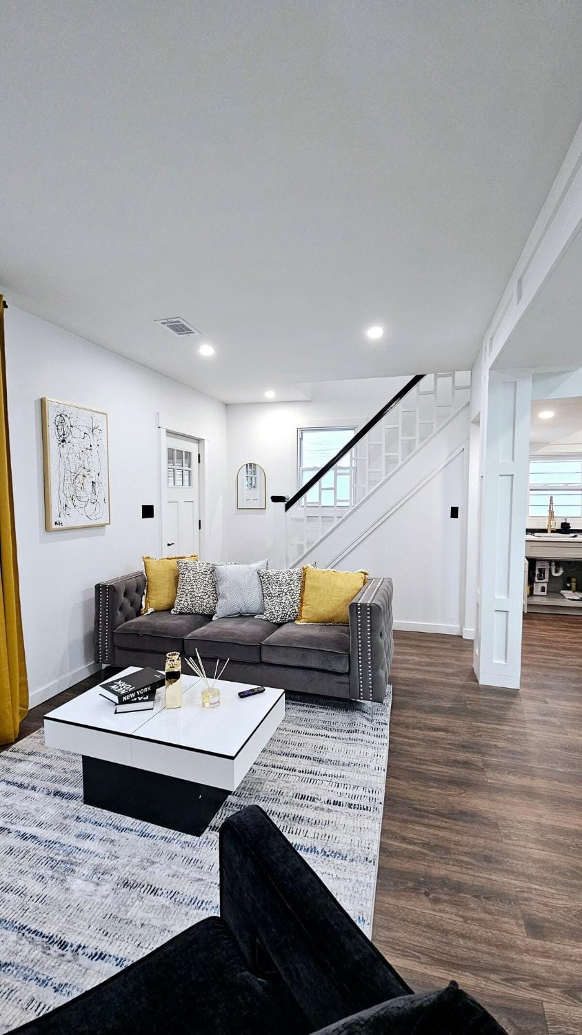 Living room, Seating area