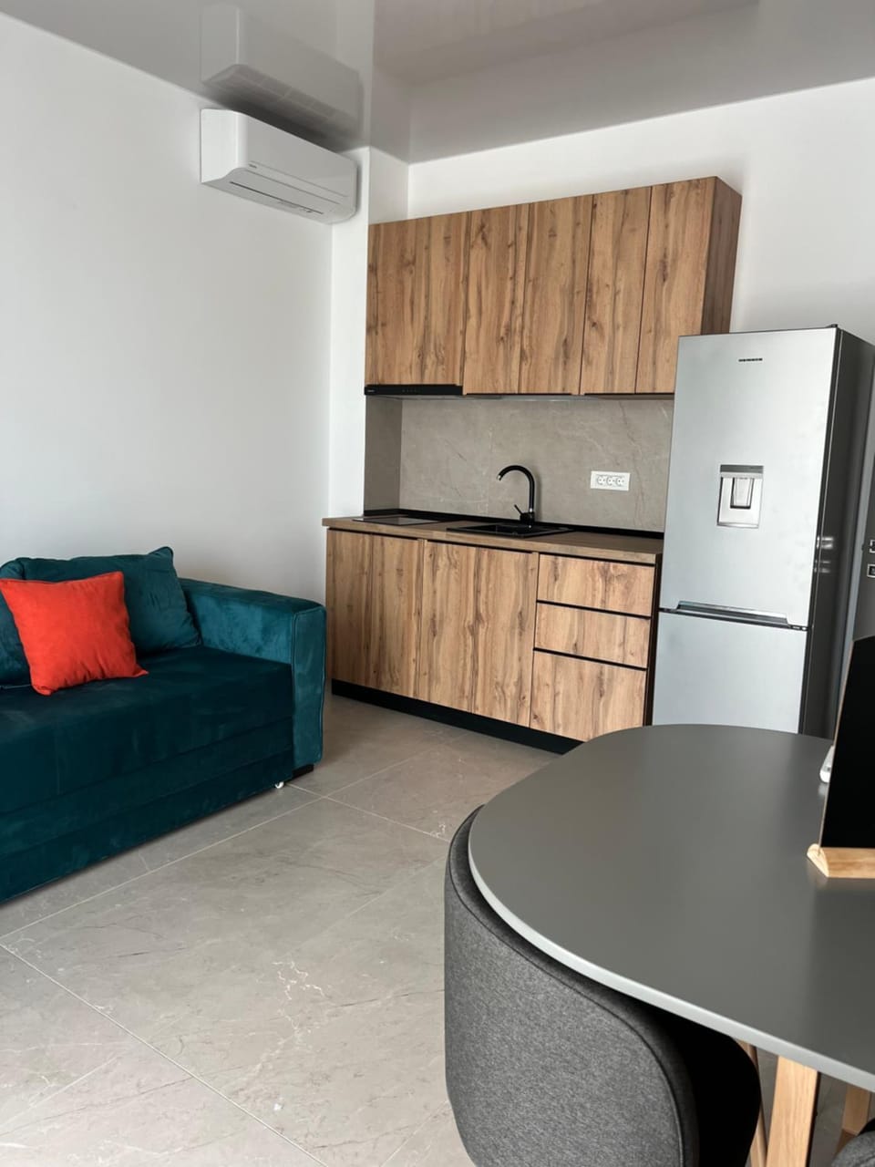 Kitchen or kitchenette, Seating area