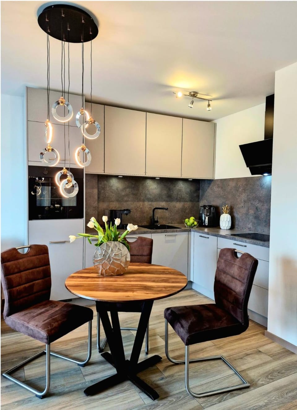Dining area, kitchen