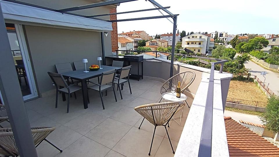 Patio, View (from property/room), Balcony/Terrace, Living room, Dining area