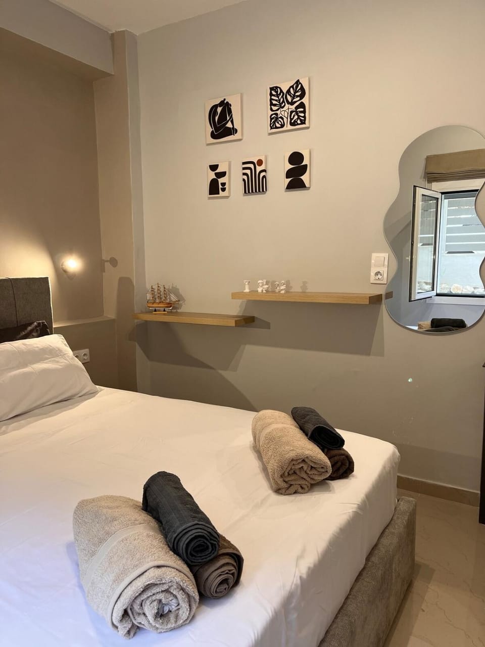 Bed, Photo of the whole room, Bedroom