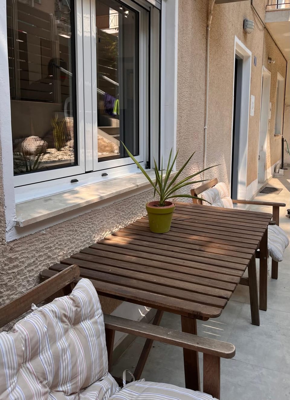 Property building, Patio, Balcony/Terrace