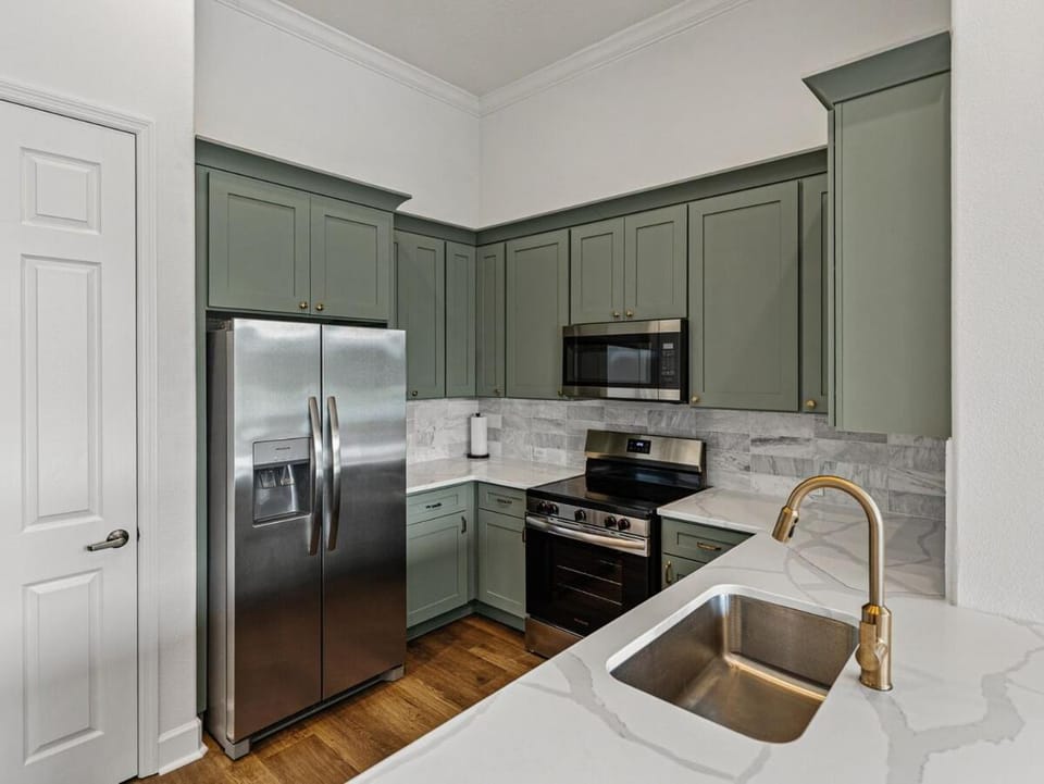 Coffee/tea facilities, Kitchen or kitchenette, dishwasher, oven, stove, toaster