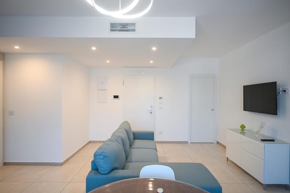 Communal lounge/ TV room, TV and multimedia, Living room, Lounge or bar, Seating area, Evening entertainment, kitchen, kitchen