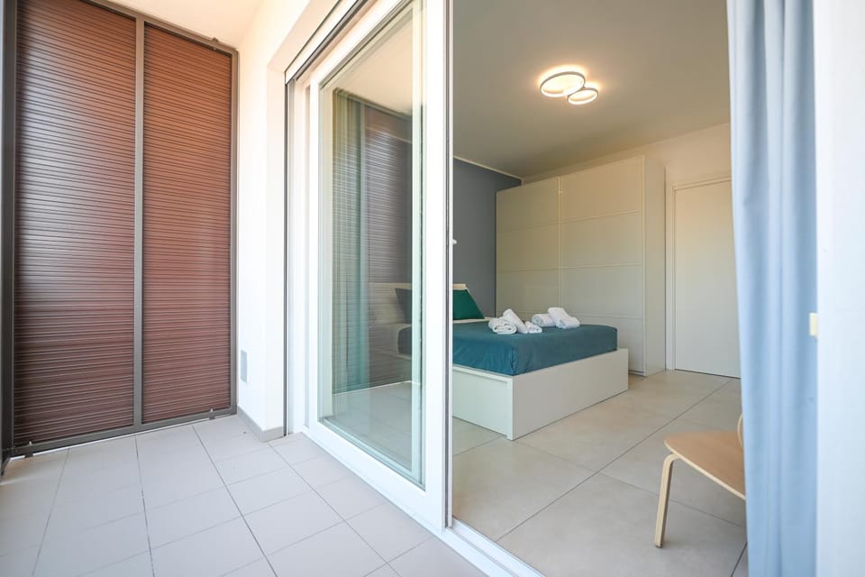 Bed, Balcony/Terrace, Balcony/Terrace, Photo of the whole room, Bedroom, towels, wardrobe