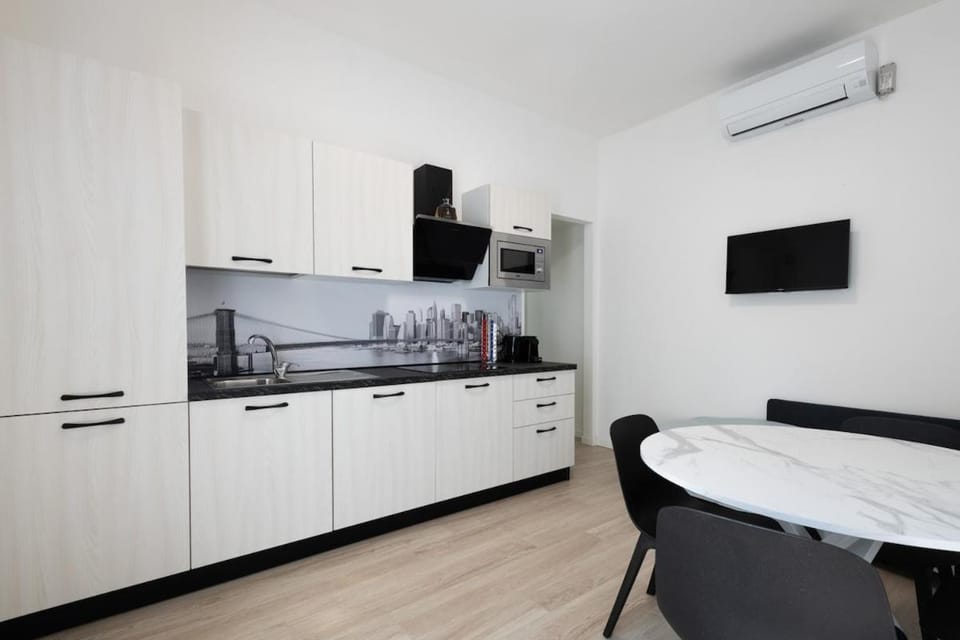 Communal lounge/ TV room, TV and multimedia, Dining area, Evening entertainment, air conditioner