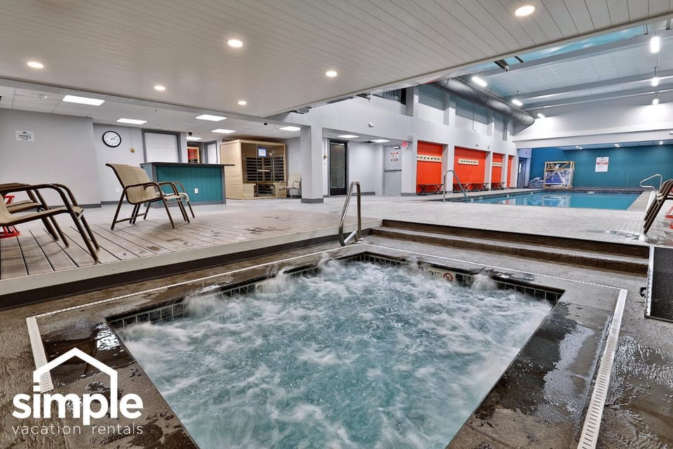 Ski, Hike, Relax - 2BR Killington Condo with Balcony and Free Shuttle House in Mendon