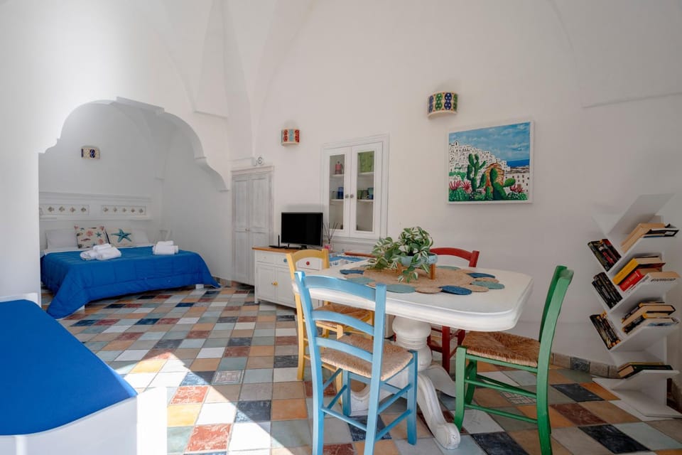 Communal lounge/ TV room, Bed, TV and multimedia, Living room, Photo of the whole room, Dining area, Evening entertainment, Bedroom