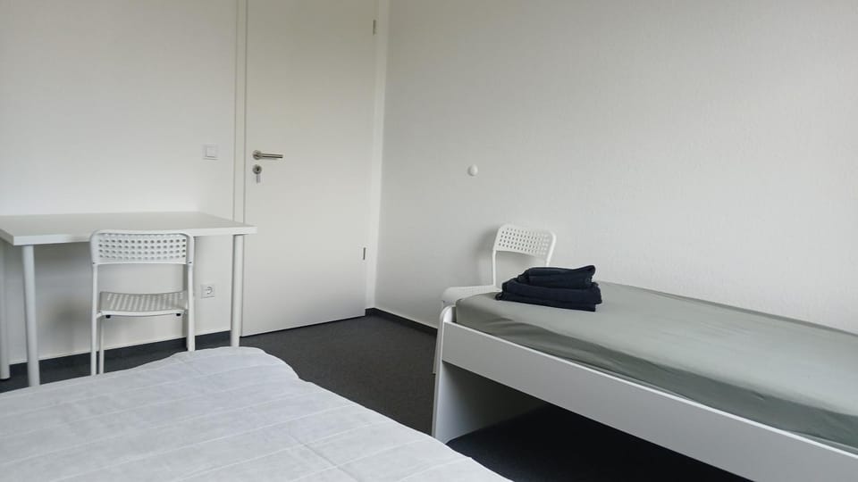 Bed, Photo of the whole room, Seating area, Bedroom, internet, towels, wardrobe