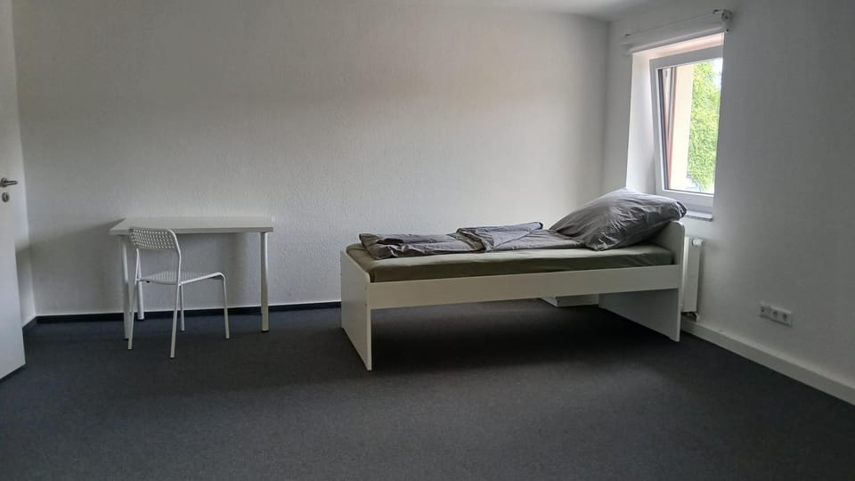 Bed, Seating area, Bedroom