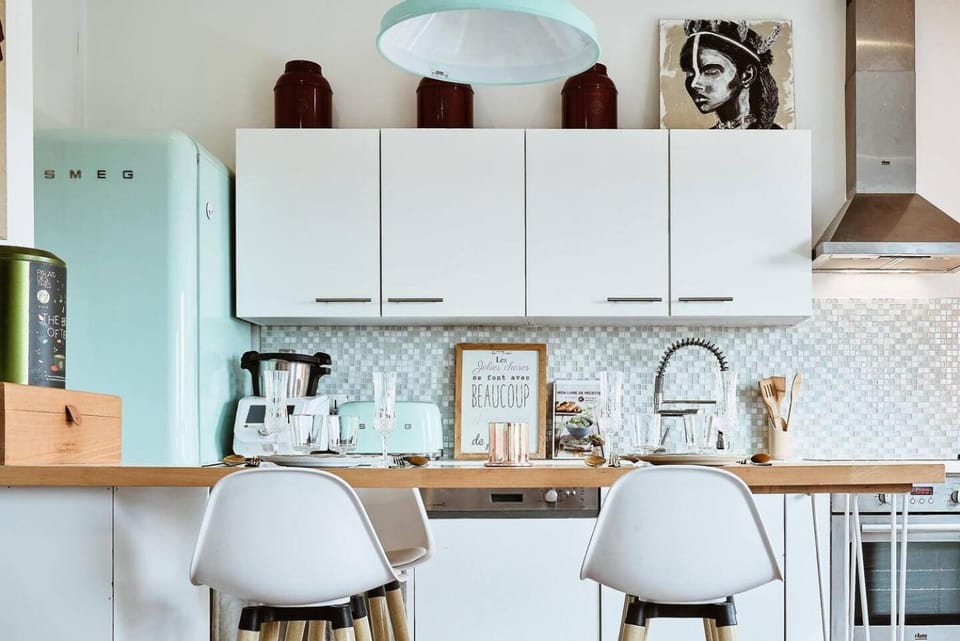 Kitchen or kitchenette, Dining area, stove, toaster
