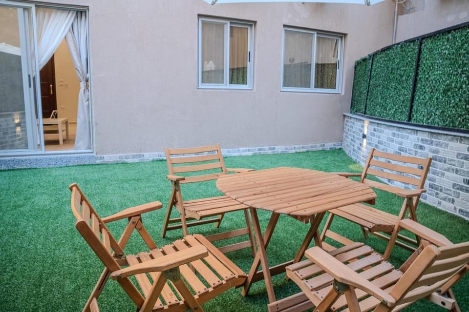Ground Floor Gem - Patio Lounge Apartment in New Cairo City